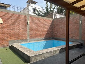 VENTA DE CASA EN LA MOLINA 316 m2 (2 pisos)