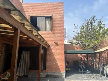 VENTA DE CASA EN LA MOLINA 316 m2 (2 pisos)