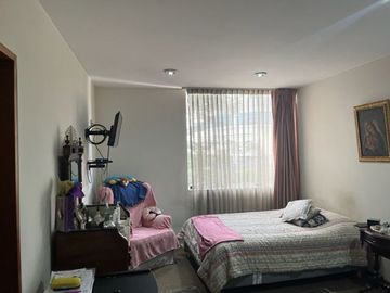 VENTA DE CASA EN LA MOLINA 316 m2 (2 pisos)