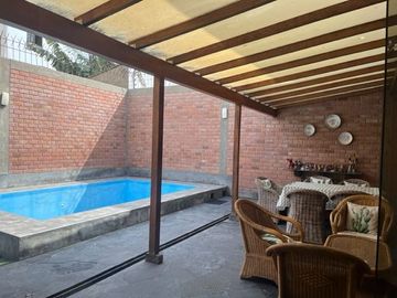 VENTA DE CASA EN LA MOLINA 316 m2 (2 pisos)
