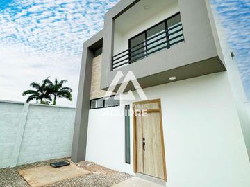 EN VENTA: Casa por estrenar en sector Av. Ferroviaria, Machala