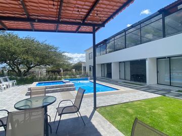 QUINTA EN VENTA  CON AMPLIO TERRENO DE 2000m2 - PARQUE JERUSALEN MALCHINGUI