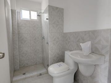 Venta de Casa 4 Dormitorios Etapa manantial/Casalaguna/ cerca Riocentro Dorado