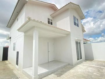 Venta de Casa 4 Dormitorios Etapa manantial/Casalaguna/ cerca Riocentro Dorado