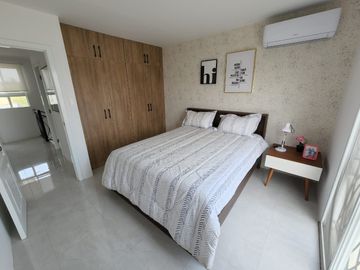 Venta de Casa 4 Dormitorios Etapa manantial/Casalaguna/ cerca Riocentro Dorado