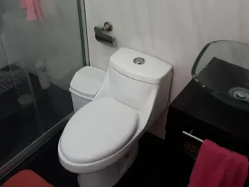 Casa Minimalista de 3 Pisos, 3 Recámaras, 5 Baños, Centro de Pachuca, Hidalgo.
