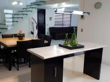 Casa Minimalista de 3 Pisos, 3 Recámaras, 5 Baños, Centro de Pachuca, Hidalgo.
