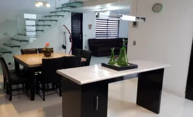 Casa Minimalista de 3 Pisos, 3 Recámaras, 5 Baños, Centro de Pachuca, Hidalgo.