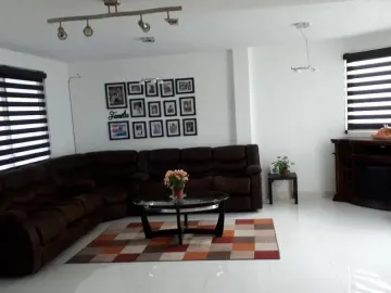 Casa Minimalista de 3 Pisos, 3 Recámaras, 5 Baños, Centro de Pachuca, Hidalgo.