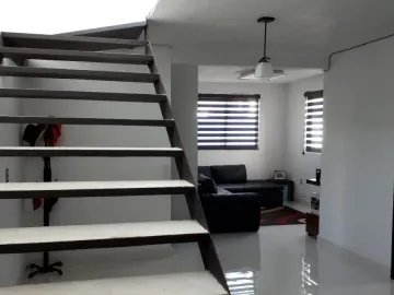 Casa Minimalista de 3 Pisos, 3 Recámaras, 5 Baños, Centro de Pachuca, Hidalgo.