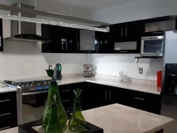 Casa Minimalista de 3 Pisos, 3 Recámaras, 5 Baños, Centro de Pachuca, Hidalgo.
