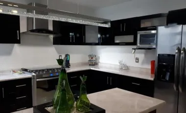 Casa Minimalista de 3 Pisos, 3 Recámaras, 5 Baños, Centro de Pachuca, Hidalgo.