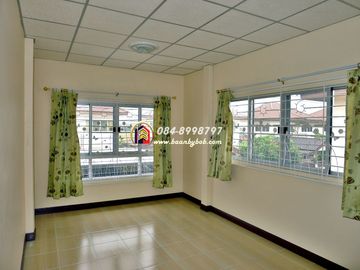 Urgent sale, Baan Nichakorn 2, Phutthamonthon Sai 4, semi-detached house, detached house style, 39 sq m, new condition, first hand, never lived in, ad