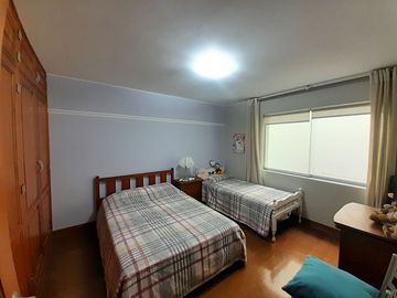 Se Vende Hermoso Departamento con Doble Vista Frente a Parque en Chacarilla