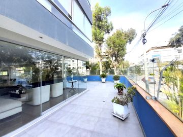 Se Vende Hermoso Departamento con Doble Vista Frente a Parque en Chacarilla