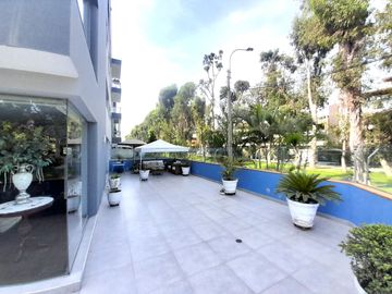 Se Vende Hermoso Departamento con Doble Vista Frente a Parque en Chacarilla