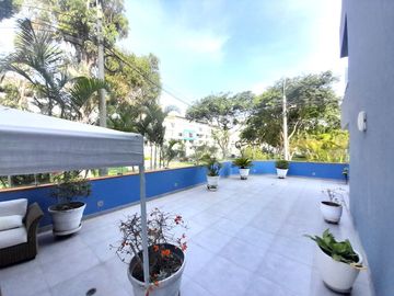 Se Vende Hermoso Departamento con Doble Vista Frente a Parque en Chacarilla