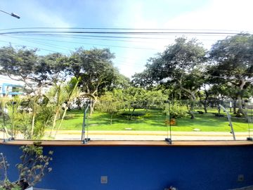 Se Vende Hermoso Departamento con Doble Vista Frente a Parque en Chacarilla