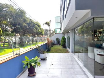 Se Vende Hermoso Departamento con Doble Vista Frente a Parque en Chacarilla