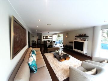 Se Vende Hermoso Departamento con Doble Vista Frente a Parque en Chacarilla