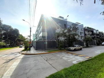 Se Vende Hermoso Departamento con Doble Vista Frente a Parque en Chacarilla