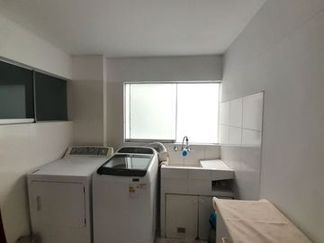 Se Vende Hermoso Departamento con Doble Vista Frente a Parque en Chacarilla