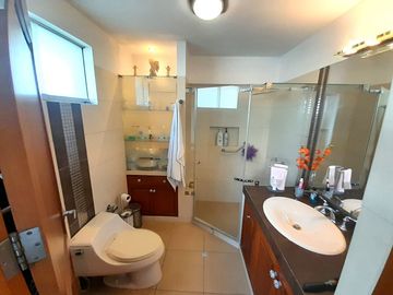 Se Vende Hermoso Departamento con Doble Vista Frente a Parque en Chacarilla