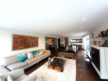 Se Vende Hermoso Departamento con Doble Vista Frente a Parque en Chacarilla