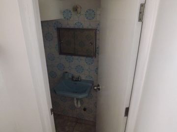 Casa de 2 pisos más azotea, jardín interior, 5 dormitorios
