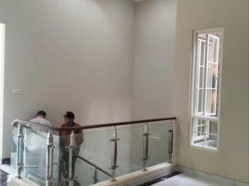 Rumah Baru Luxury Minimalis 2 Lantai Lokasi Jemursari Surabaya
