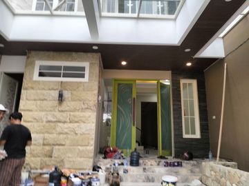 Rumah Baru Luxury Minimalis 2 Lantai Lokasi Jemursari Surabaya