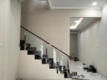 Rumah Baru Luxury Minimalis 2 Lantai Lokasi Jemursari Surabaya