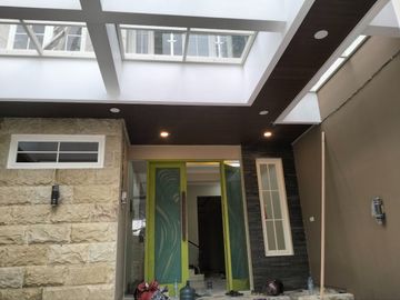 Rumah Baru Luxury Minimalis 2 Lantai Lokasi Jemursari Surabaya