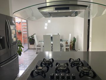 SE VENDE CASA REMODELADA EN CAMPOARAGON