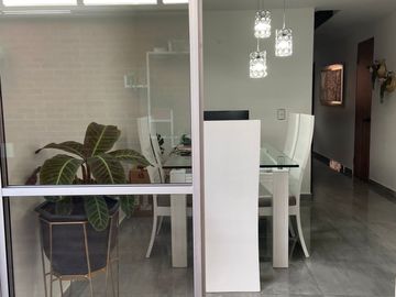 SE VENDE CASA REMODELADA EN CAMPOARAGON