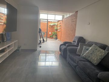 SE VENDE CASA REMODELADA EN CAMPOARAGON