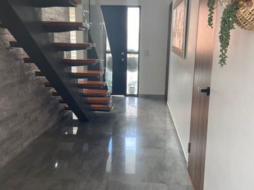 SE VENDE CASA REMODELADA EN CAMPOARAGON