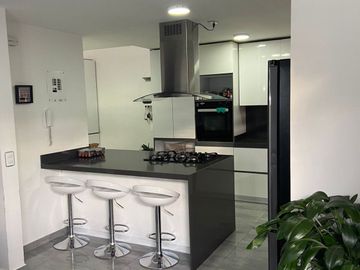SE VENDE CASA REMODELADA EN CAMPOARAGON
