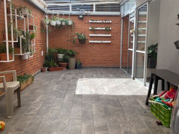 SE VENDE CASA REMODELADA EN CAMPOARAGON