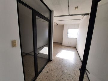 OFICINAS EN RENTA EN EDIFICIO ZONA CENTRO