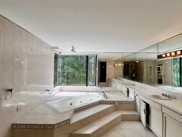 Departamento en venta de 3 dormitorios, en Quito Ecuador Sector Bellavista