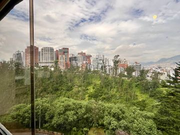 Departamento en venta de 3 dormitorios, en Quito Ecuador Sector Bellavista