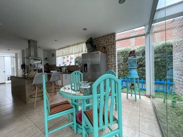 CASA DE LINDO DISEÑO Y PISCINA EN CONDOMINIO PRIVADO PASO CHICO