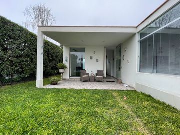 CASA DE LINDO DISEÑO Y PISCINA EN CONDOMINIO PRIVADO PASO CHICO