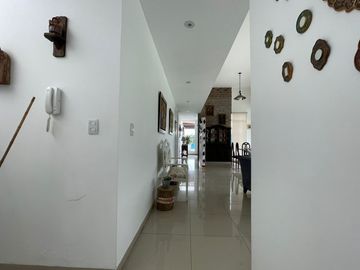 CASA DE LINDO DISEÑO Y PISCINA EN CONDOMINIO PRIVADO PASO CHICO