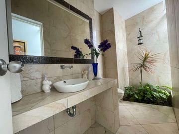 CASA DE LINDO DISEÑO Y PISCINA EN CONDOMINIO PRIVADO PASO CHICO