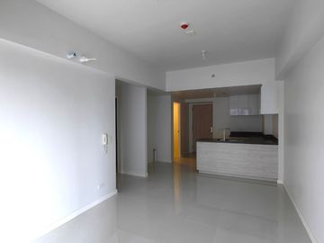 Mandani Bay Suites 2-Bedroom with Balcony and Parking Slot