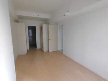 Mandani Bay Suites 2-Bedroom with Balcony and Parking Slot