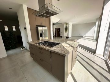 Casa en Venta en Fracc Arbolada, Bosques de Santa Anita