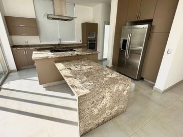 Casa en Venta en Fracc Arbolada, Bosques de Santa Anita